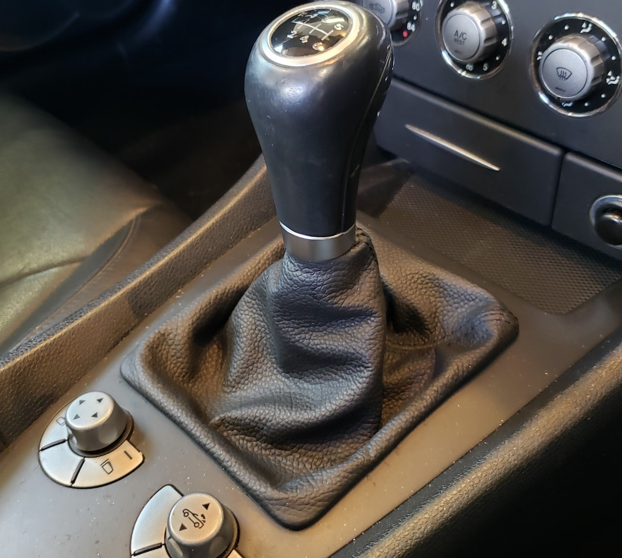 2004-11 Mercedes SLK R171 shift boot