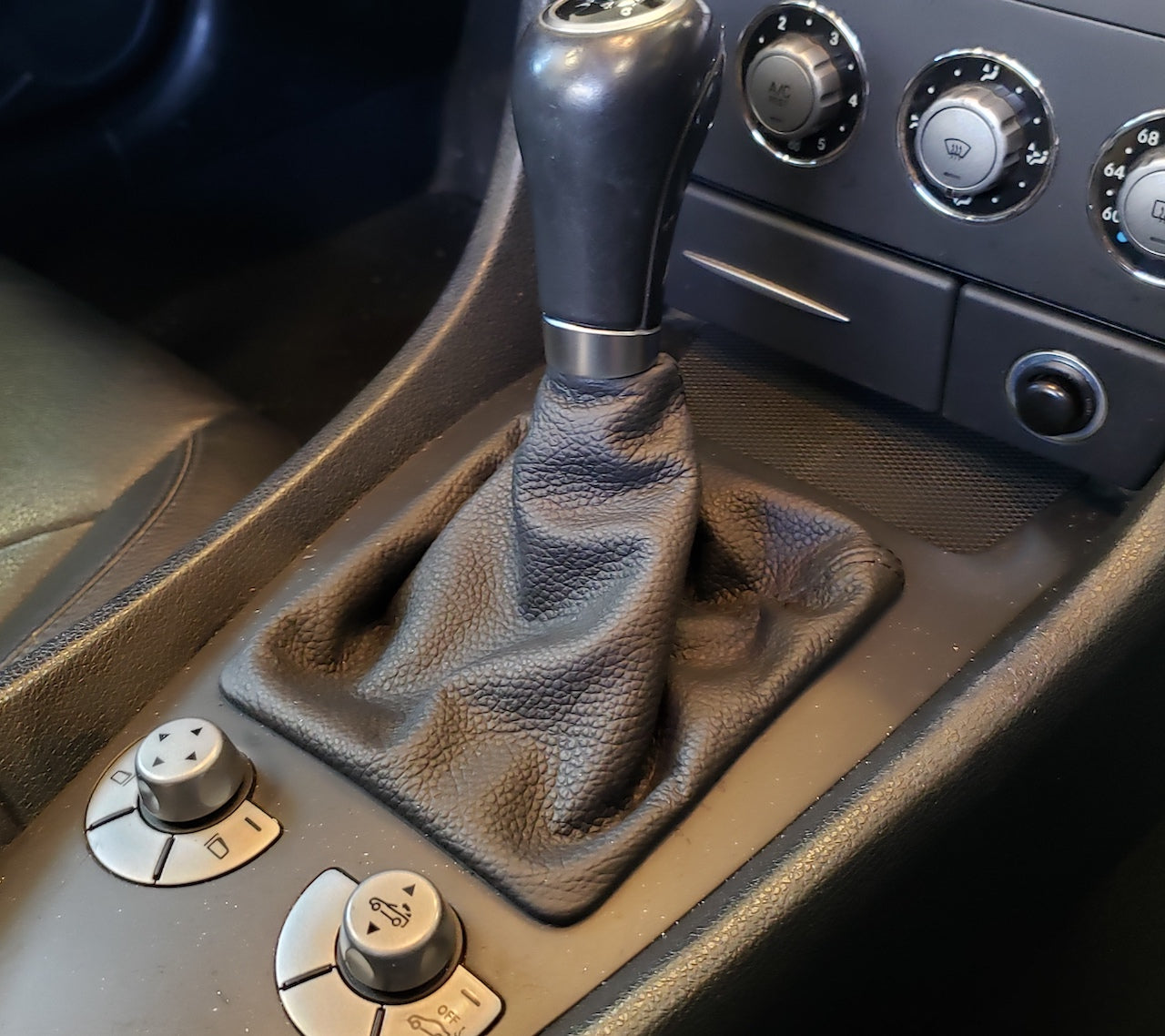 2004-11 Mercedes SLK R171 shift boot