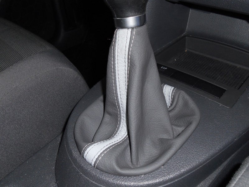 2003-10 Volkswagen Caddy shift boot