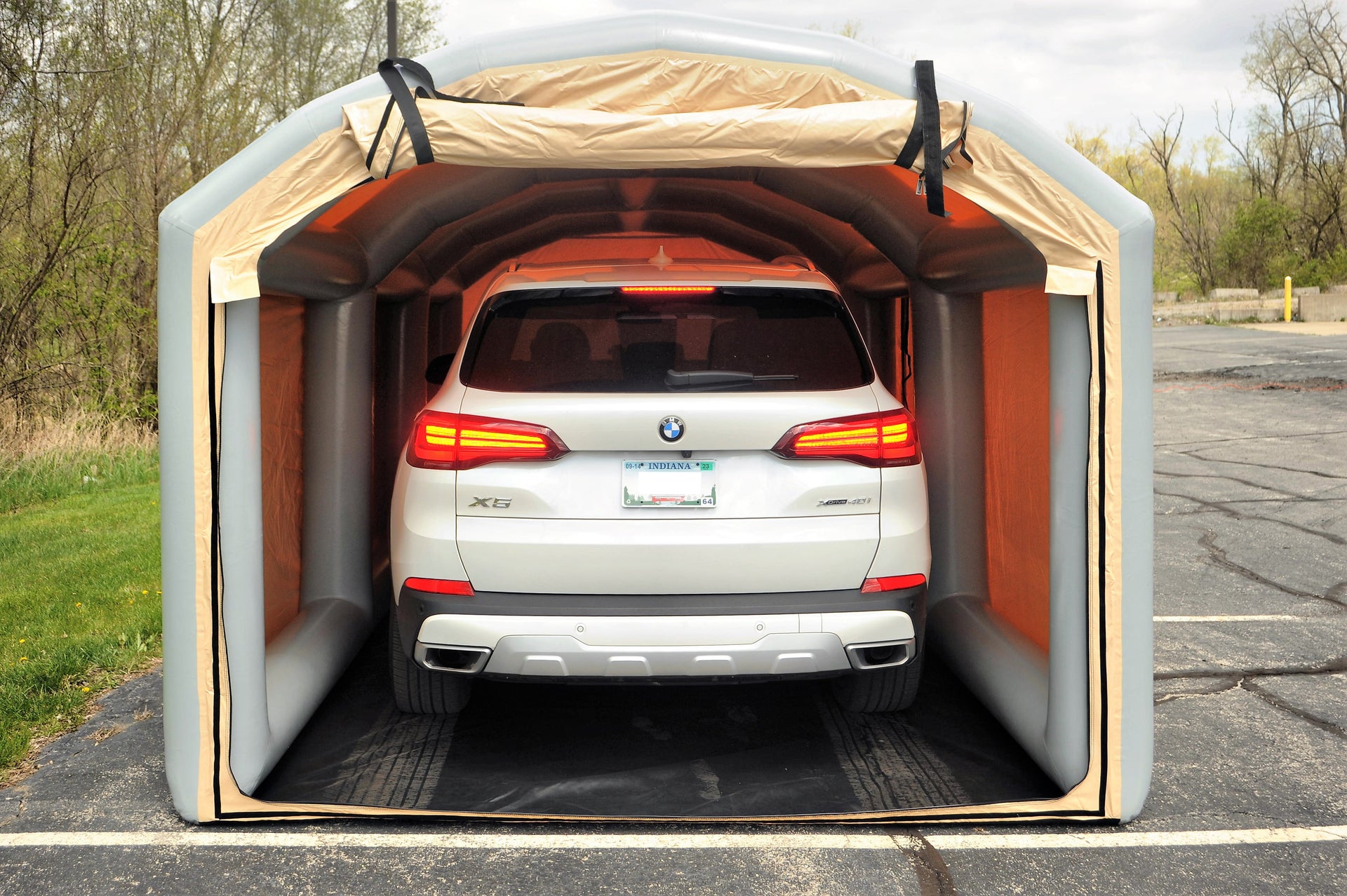 carcapsule-outdoor-showcase-temporary-garage