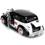 1939-chevrolet-master-deluxe-monopoly-and-mr-monopoly-figure-1-24-diecast