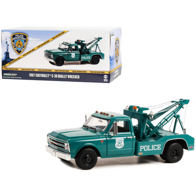 1967-chevrolet-c-30-dually-wrecker-tow-truck-green-nypd-1-18-diecast-car-model
