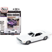 1970-dodge-challenger-r-t-hemmings-muscle-machines-limited-edition-1-64-diecast-model-car-by-auto-world