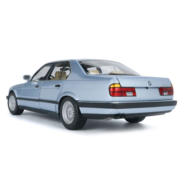 1986-bmw-730i-e32-light-blue-metallic-1-18-diecast-model-car-by-minichamps