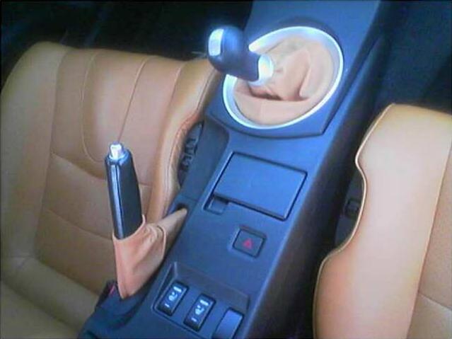 2003-07 Infiniti G35 (V35) shift boot
