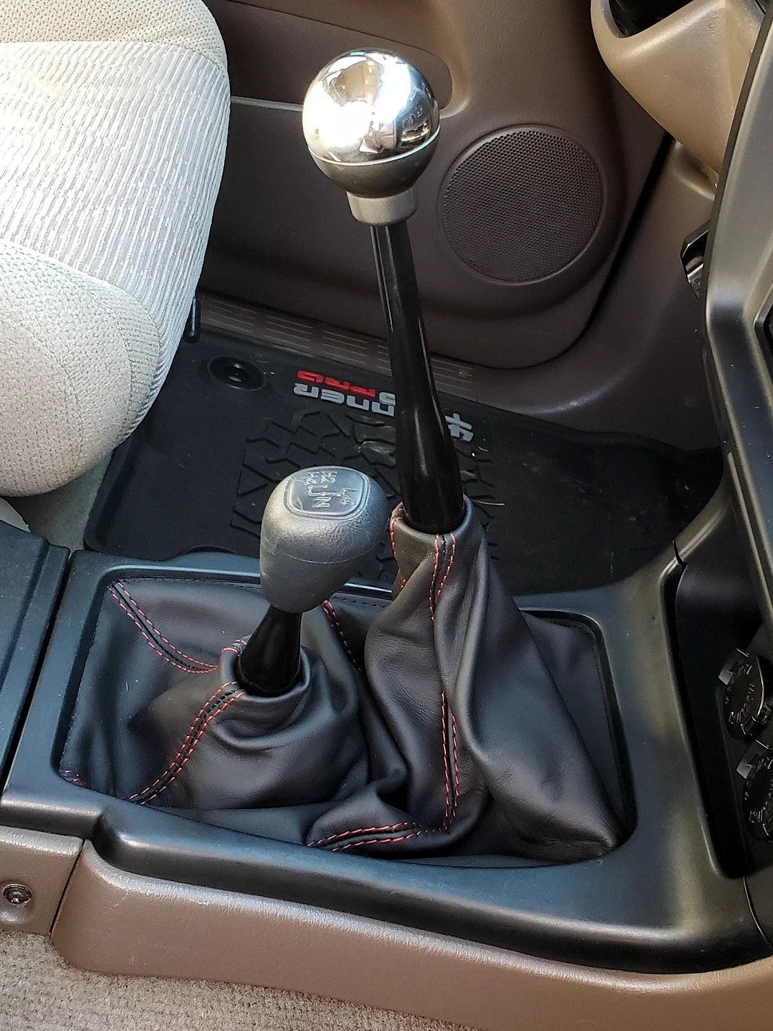 1995-02 Toyota 4runner shift boot - 4WD