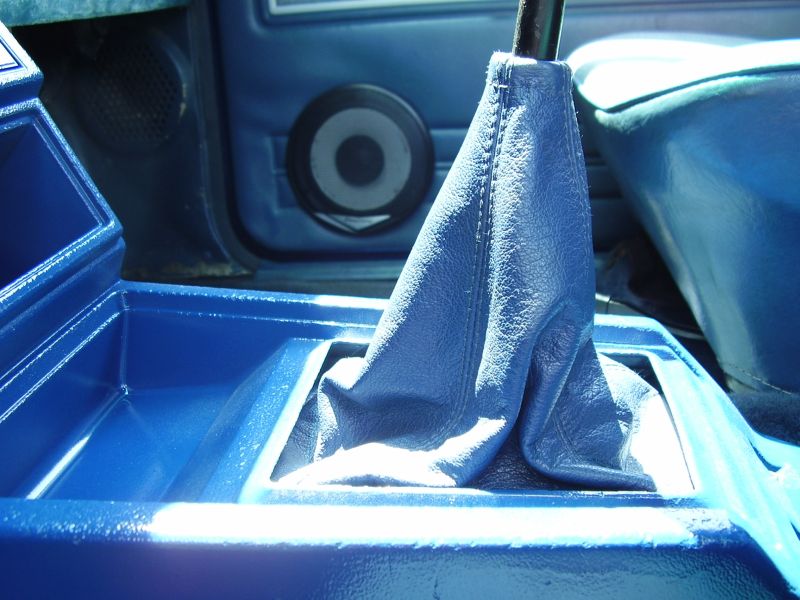 1983-86 Nissan 720 shift boot