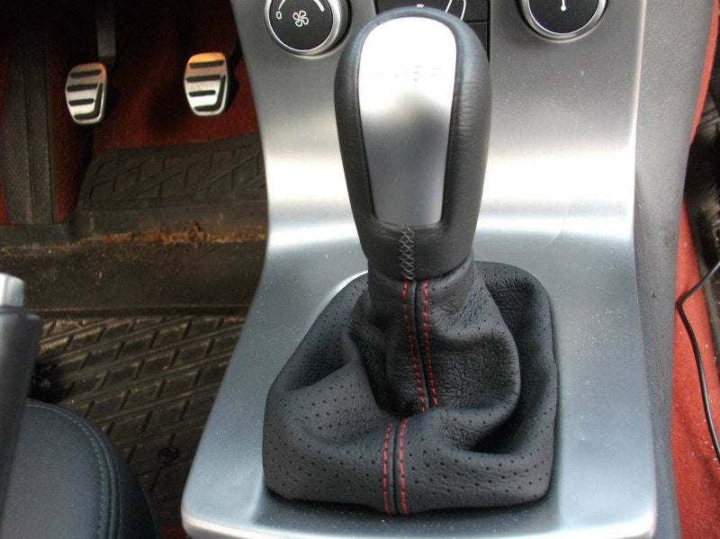 2004-12 Volvo S40 shift boot