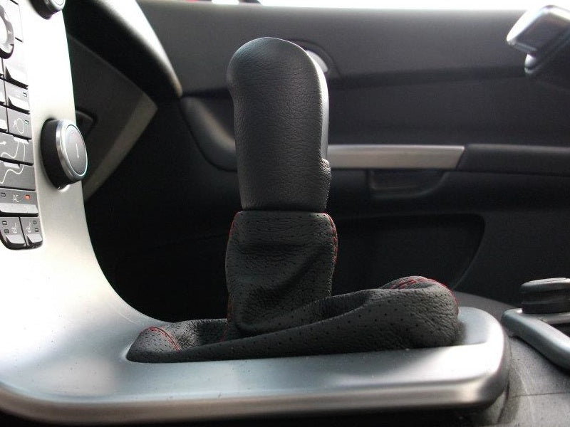 2004-12 Volvo S40 shift boot