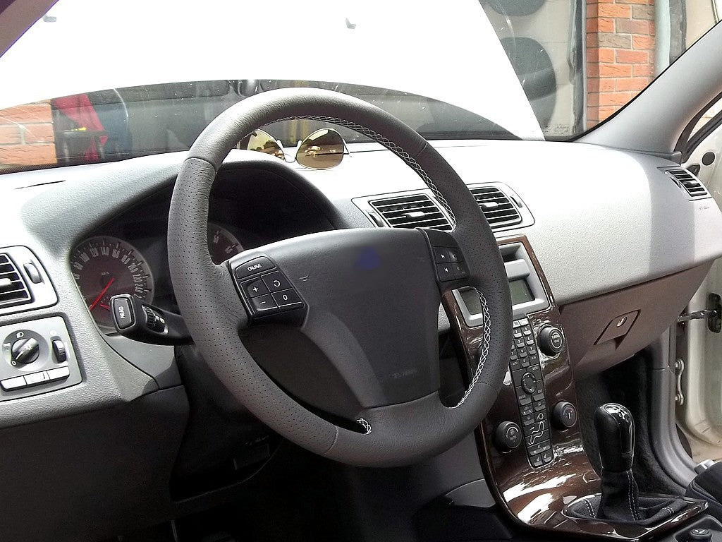 2004-12 Volvo S40 steering wheel cover
