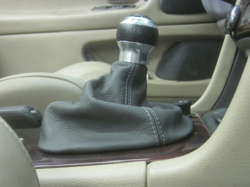 1997-00 Volvo S70 shift boot
