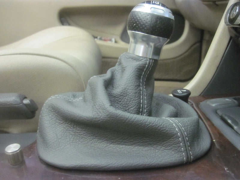 1997-00 Volvo V70 shift boot