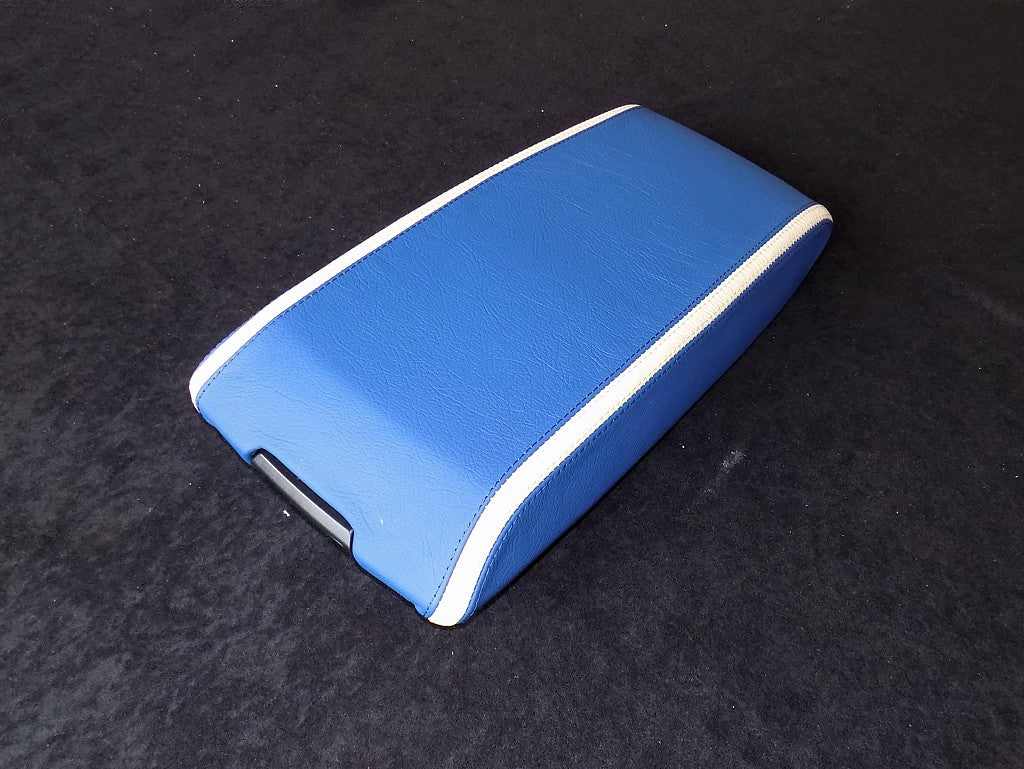 2005-10 Chrysler 300 armrest cover