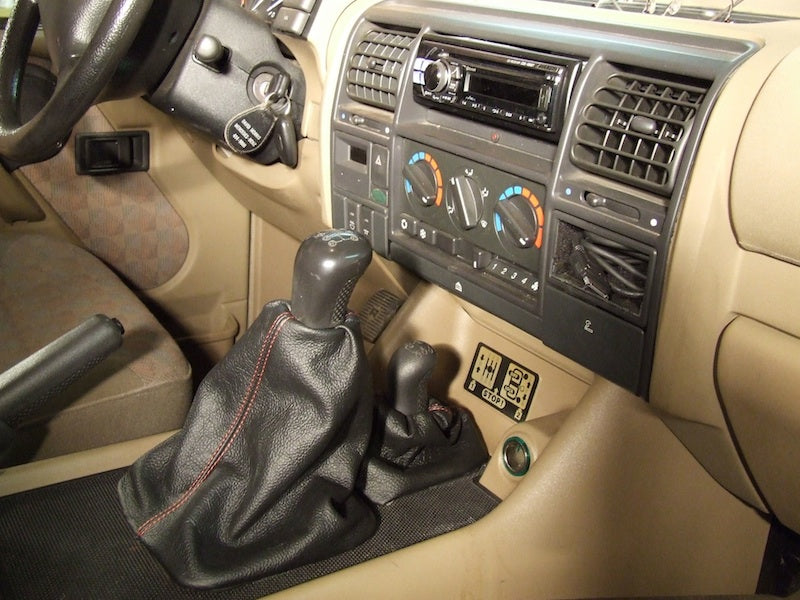 1994-99 Land Rover Discovery shift boot