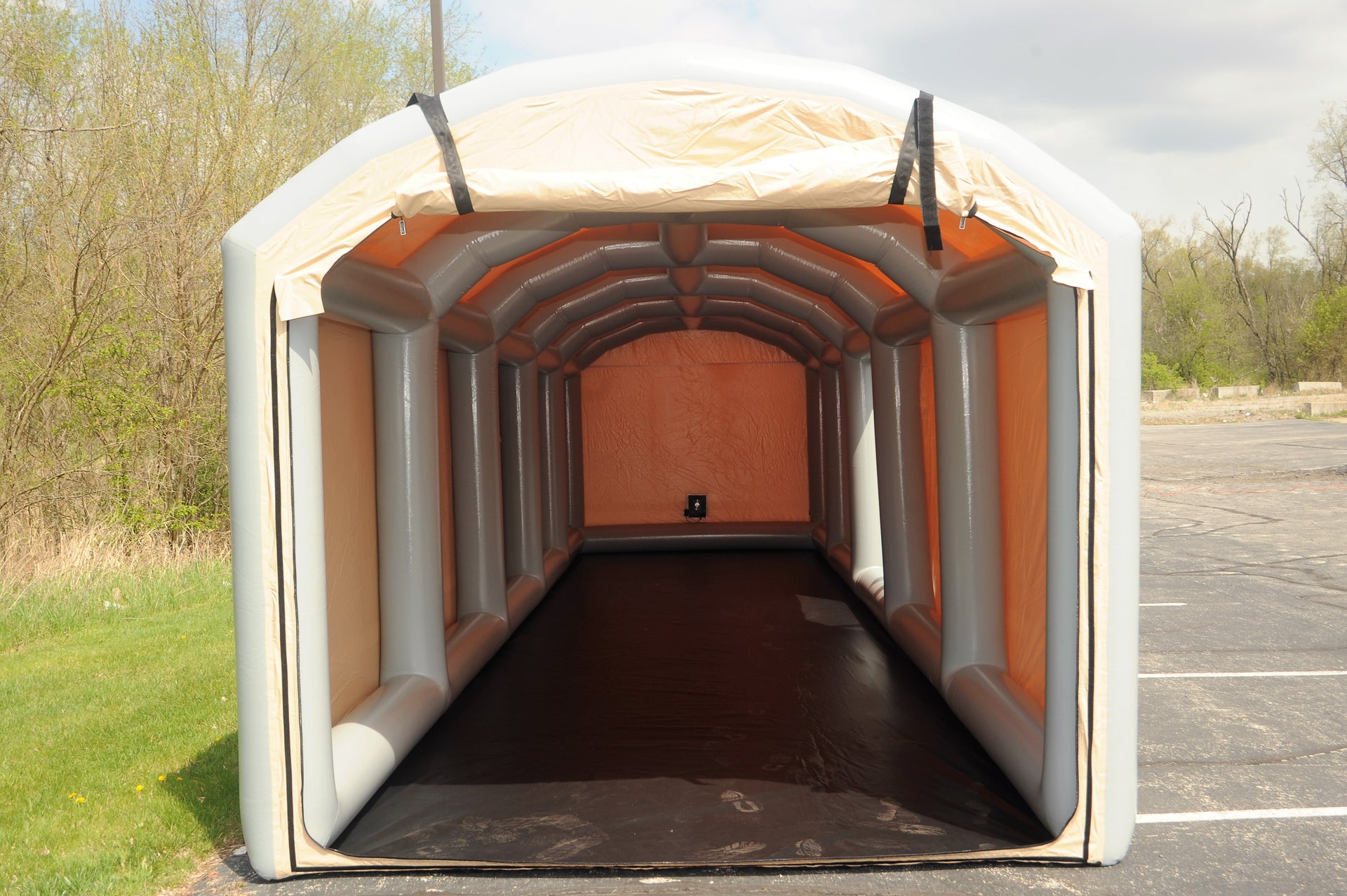 carcapsule-outdoor-showcase-temporary-garage