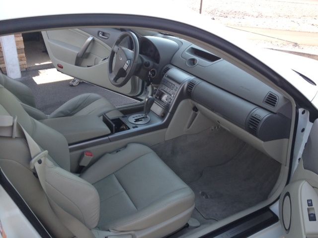 2003-07 Infiniti G35 (V35) armrest cover - coupe automatic