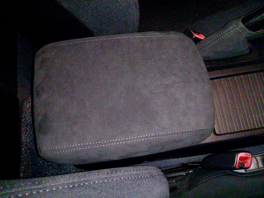 2003-07 Infiniti G35 (V35) armrest cover - manual transmission