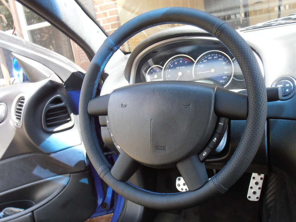 2004-06 Pontiac GTO steering wheel cover