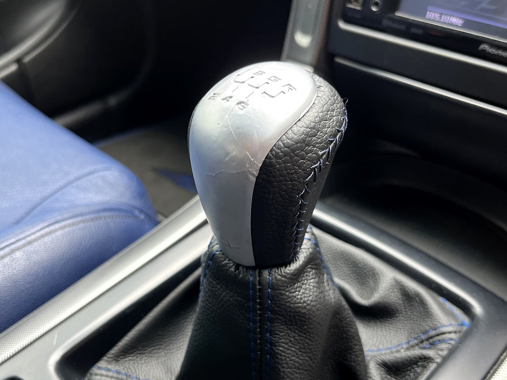 2004-06 Holden Commodore VZ shift knob cover - manual