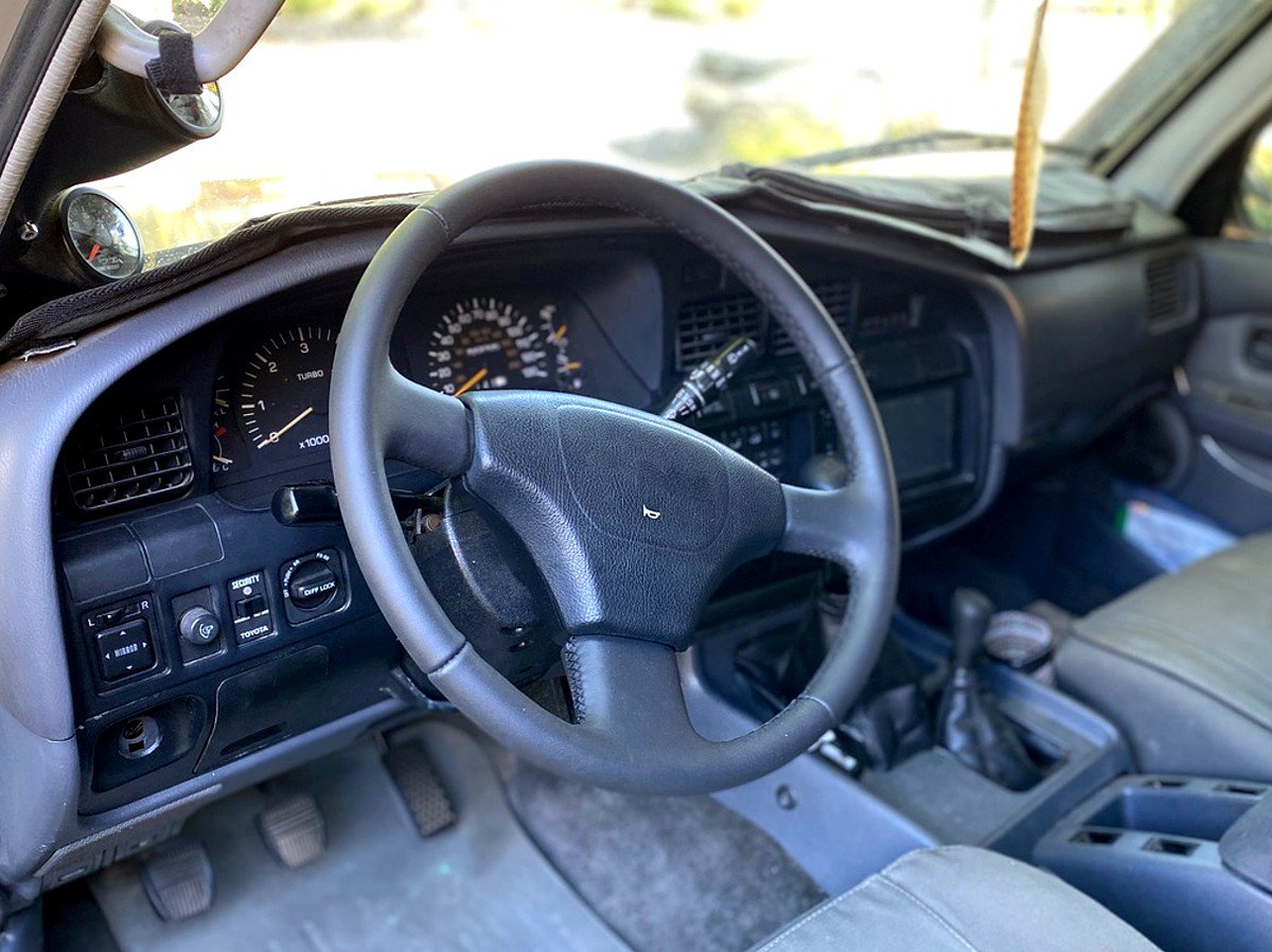 1991-97 Toyota Landcruiser steering wheel cover - 3-spoke