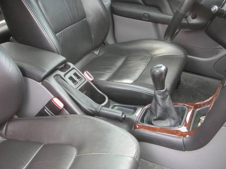 2000-04 Subaru Outback shift boot