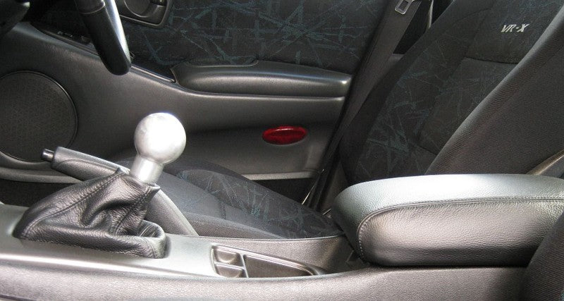2000-04 Mitsubishi MagnaVRX armrest cover