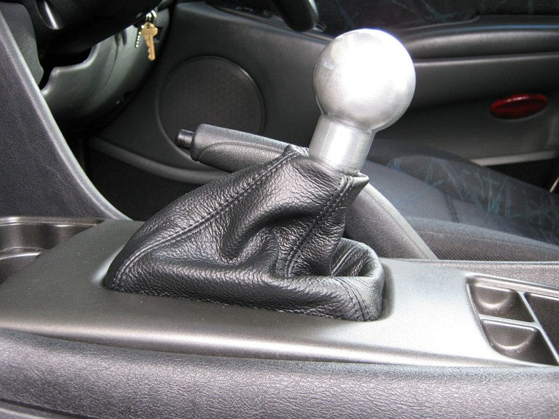 2000-04 Mitsubishi MagnaVRX shift boot