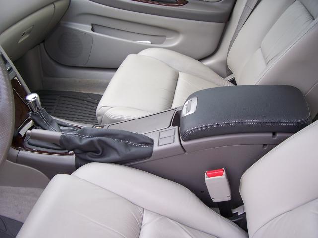 2000-01 Nissan Maxima shift boot