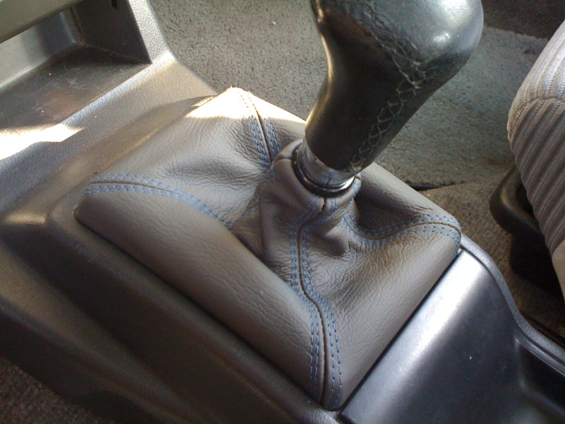 1989-92 Eagle Summit shift boot