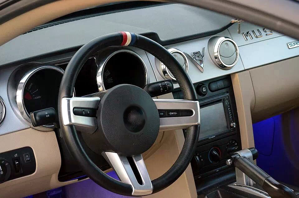 2005-09 Ford Mustang steering wheel cover