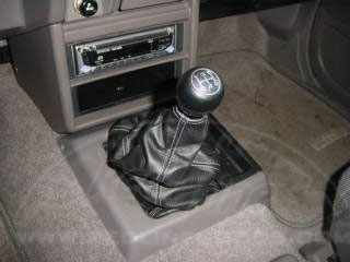 1991-95 Isuzu Rodeo shift boot - 2WD
