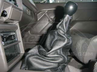 1991-95 Isuzu Rodeo shift boot - 2WD