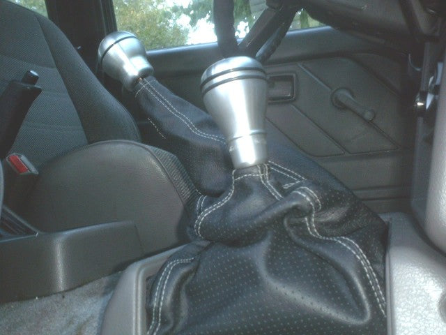 1991-95 Isuzu Rodeo shift boot - 4WD