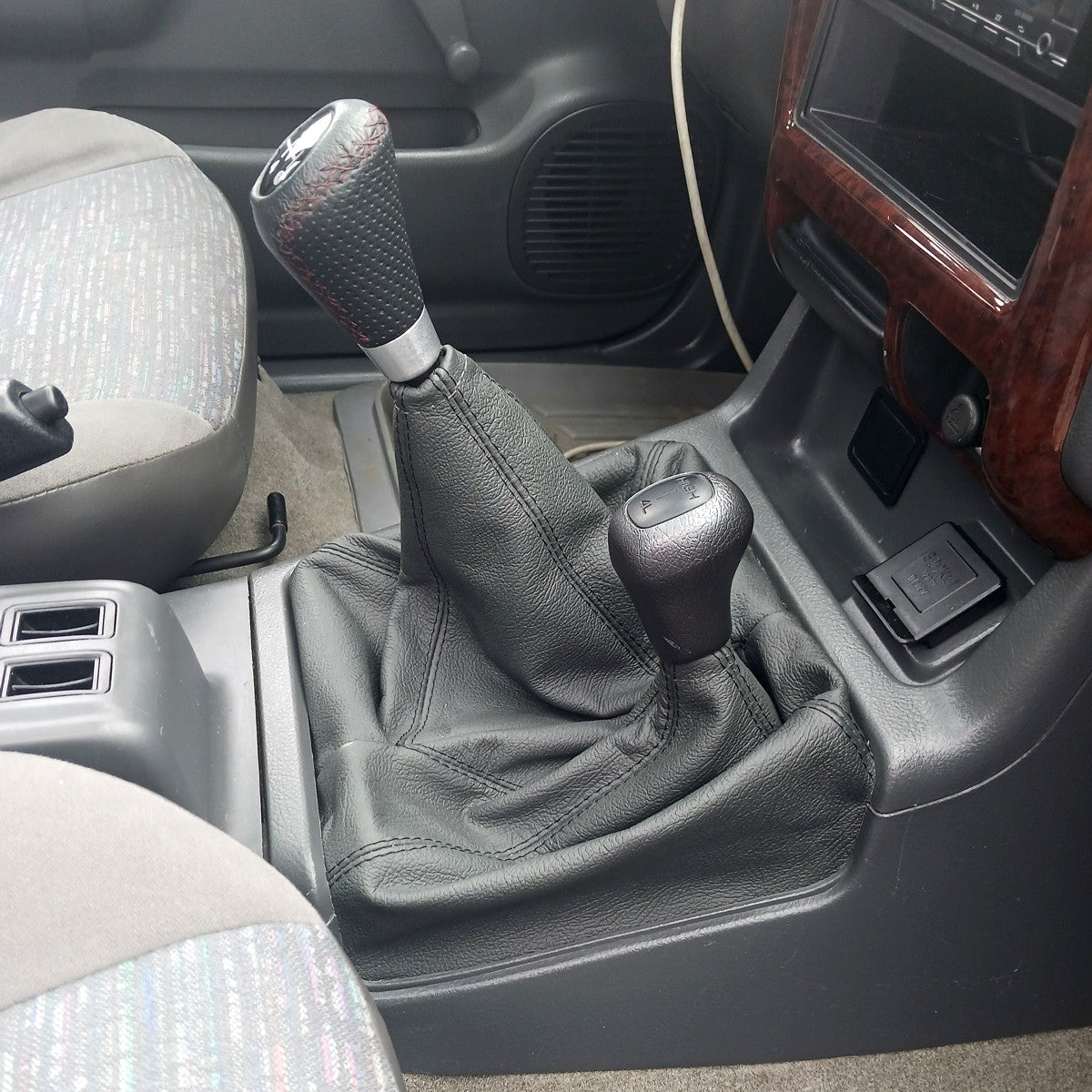 1998-04 Isuzu Amigo shift boot - 4x4