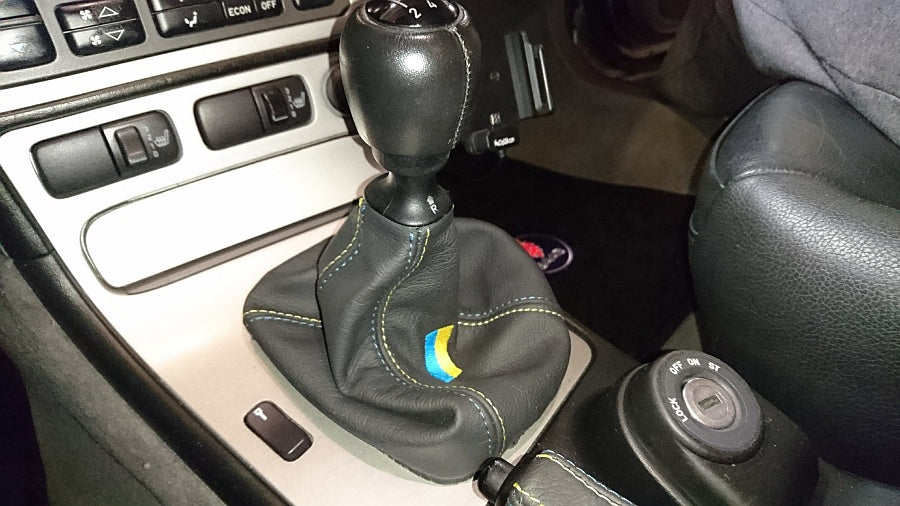 1997-10 Saab 9-5 shift boot