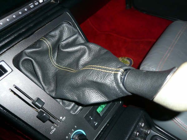 1986-93 Alfa Romeo Spider shift boot
