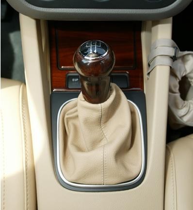 2005-11 Volkswagen Jetta MK V shift boot