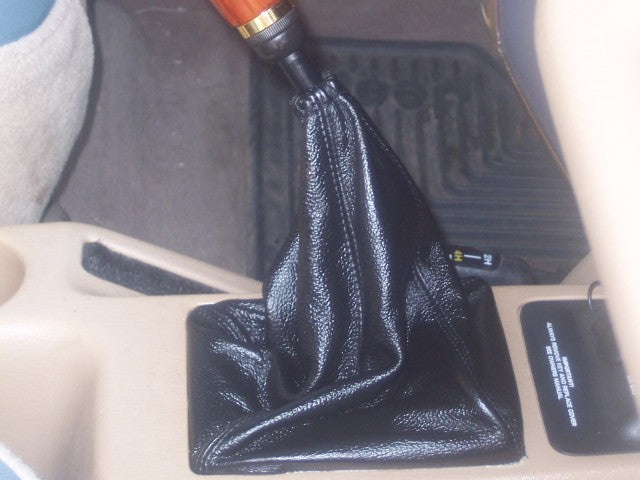 1984-96 Jeep Cherokee shift boot