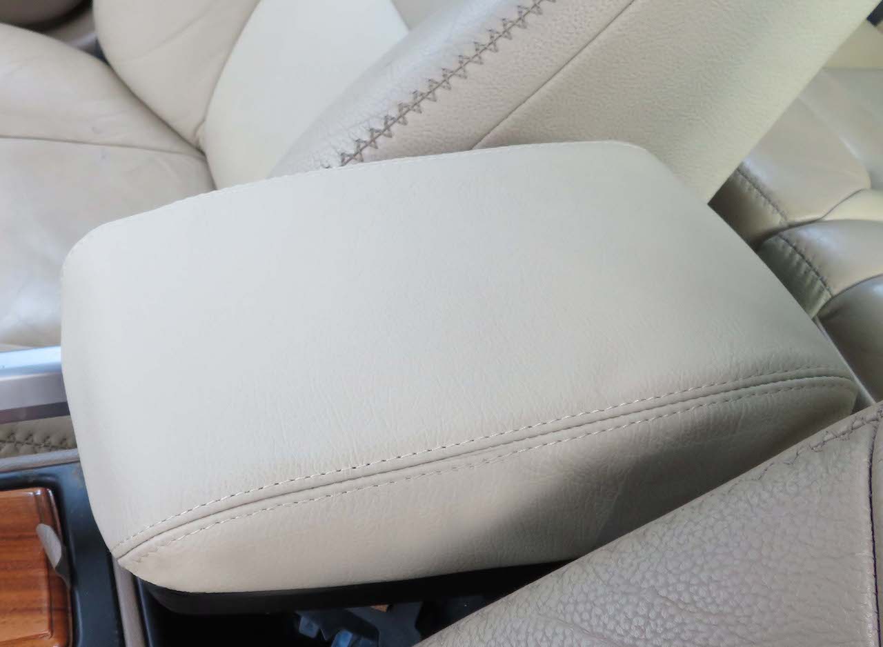 2001-07 Volvo V70 armrest cover