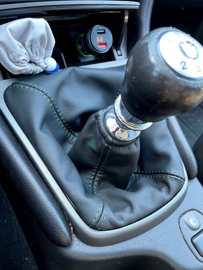 2001-09 Jaguar X-Type shift boot