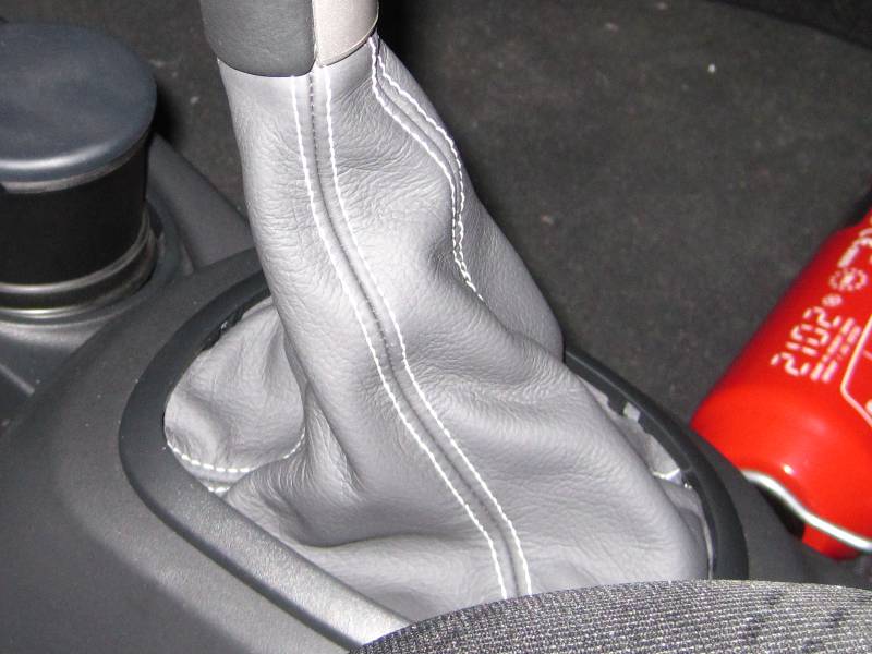 1999-05 Toyota Yaris shift boot